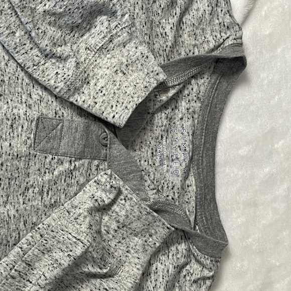 Simply Styled gray with one blue stripe Youth L (14/16) long sleeve shirt - Picture 2 of 3